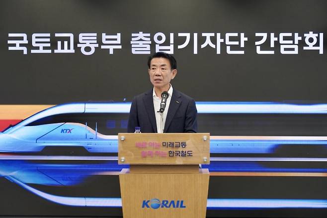 한문희 코레일 사장이 25일 대전 코레일 본사에서 기자간담회를 진행하고 있다. /사진=코레일 제공