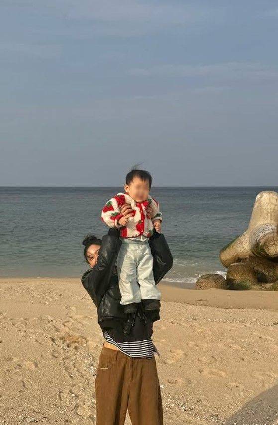 [서울=뉴시스] 설현과 조카의 모습. (사진=설현 인스타그램 캡처) 2025.03.25. photo@newsis.com  *재판매 및 DB 금지