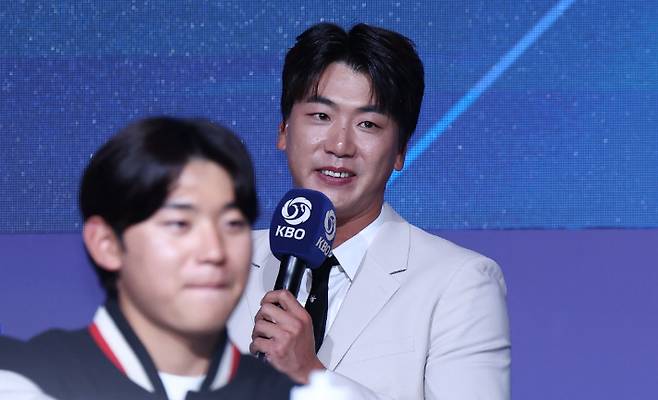 SSG 김광현이 지난 20일 서울 송파구 롯데호텔월드에서 열린 2025 신한 SOL Bank KBO 프로야구 개막 미디어 데이에서 이번 시즌 각오를 밝히는 모습. 연합뉴스