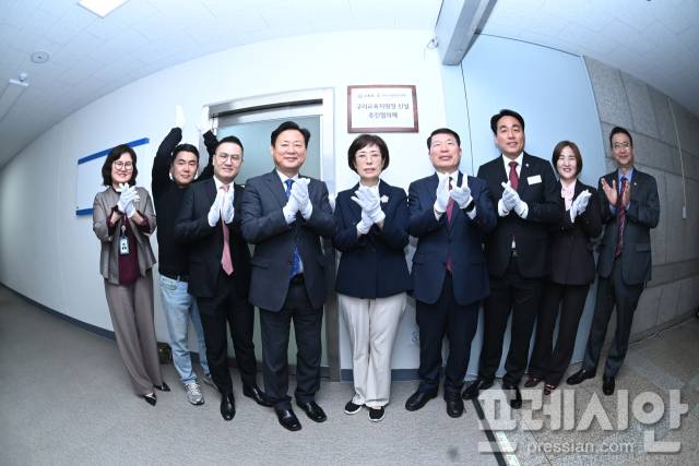 ▲구리남양주교육지원청은지난 24일 구리시청에서 ‘구리교육지원청 신설 추진을 위한 추진협의체 현판식’을 개최했다. ⓒ구리남양주교육지원청