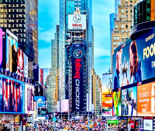 지난해 7~8월 미국 뉴욕 타임스퀘어(Times Square)에서 송출한 BBQ 광고 영상. BBQ 제공