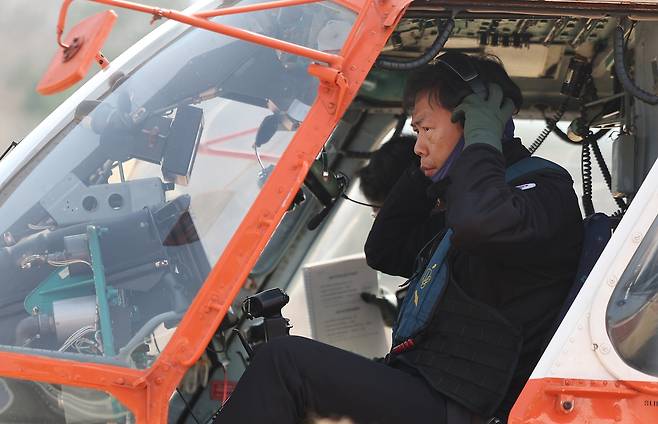 산불 진화 현장에서 돌아온 김태권 기장 [촬영 윤관식]