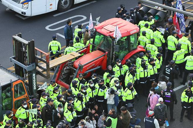 서울 도심 진출한 전농 트랙터 (사진=연합뉴스)