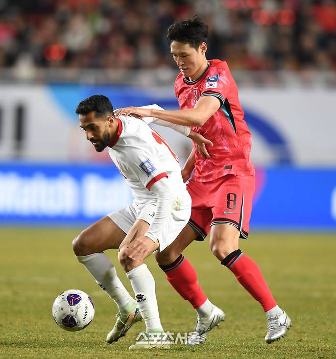 박용우가 25일 수원월드컵경기장에서 열린 2026 FIFA 북중미 월드컵 3차 예선 요르단과 경기에서 공격을 차단하고 있다.  2025. 3. 25. 수원 | 최승섭기자 thunder@sportsseoul.com