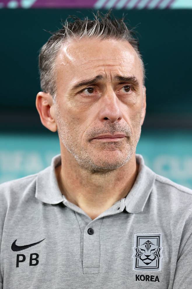 [스포츠조선 강우진 기자]한국 국가대표팀을 이끌었던 파울루 벤투 아랍에미리트(UAE) 축구 대표팀 감독이 경질됐다. UAE축구협회는 26일(한국시각) '파울루 벤투 감독과 그의 코칭 스태프를 해임했다'고 발표했다. 사진=SNS