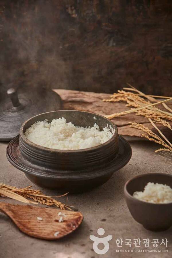 사진 : 솥밥 ⓒ한국관광공사 포토코리아-알렉스 분도)