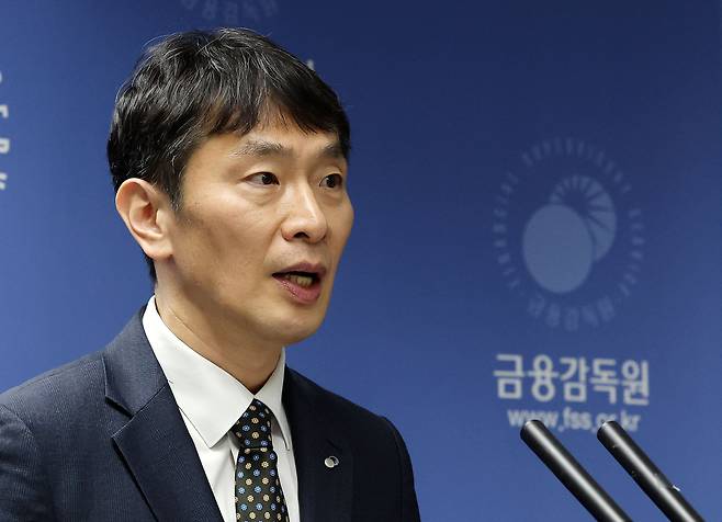 이복현 금융감독원장이 지난 19일 서울 여의도 금융감독원에서 주요 현안 관련 기자간담회를 갖고 있다. /뉴스1