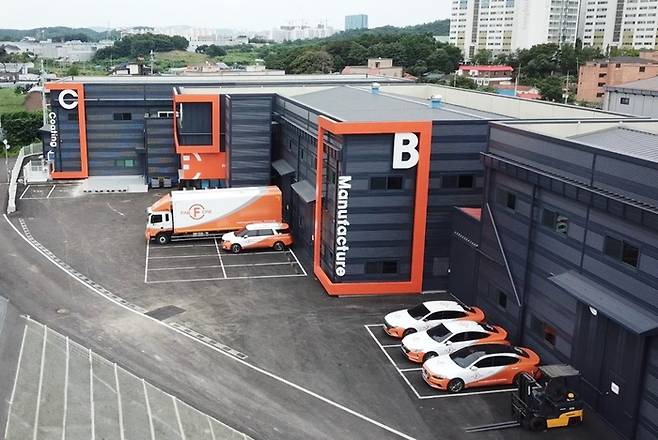 고해상도 OLED 디스플레이 필수부품 제조기업 파인원 회사전경.