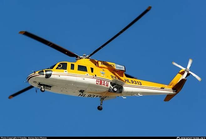 전신주 전선에 프로펠러가 감기며 추락