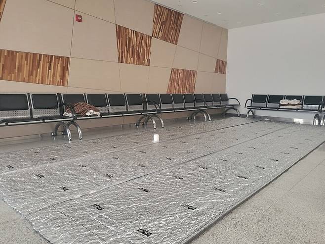 26일 청송문화예술회관에 마련된 대피소. 이승욱기자