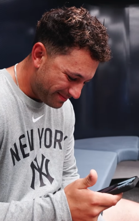 에스카라가 메이저리그 입성 소식을 어머니에게 전하고 있다. 양키스 SNS 캡쳐.