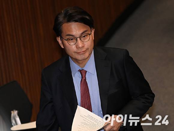 윤상현 국민의힘 의원이 지난 13일 오후 서울 여의도 국회 본회의장에서 열린 제423회 국회(임시회) 제1차 본회의에서 참석하고 있다. [사진=곽영래 기자]