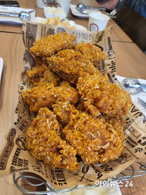 bhc치킨의 올해 첫 신메뉴 '콰삭킹'. [사진=정승필 기자]