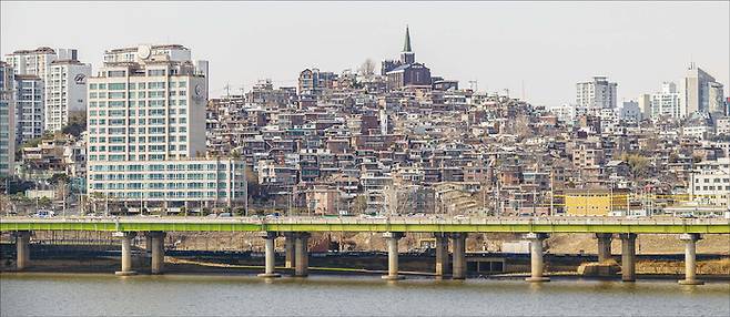 서울 용산구 한남뉴타운 재개발 사업이 구역별로 속도를 내고 있다. 최근엔 뉴타운에서 해제됐던 한남1구역이 신속통합기획 재개발 후보지로 선정되기도 했다. (윤관식 기자)
