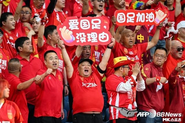 이날 항저우 올림픽 스포츠 센터에는 무려 7만 588명의 관중이 모였다. 이는 2004 아시안컵 일본과의 결승 당시 모인 6만 2000명을 훌쩍 넘는 기록이었다. 사진(항저우 중국)=AFPBBNews=News1