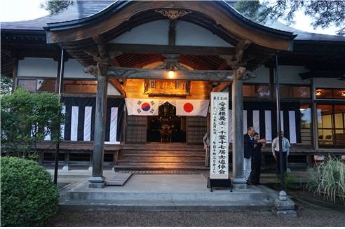 일본 미야기현의 사찰  다이린지(大林寺) 전경. 안중근 의사의 동양평화 사상을 기리기 위해 한국과 일본 국기가 걸려 있다. 안중근의사숭모회 제공