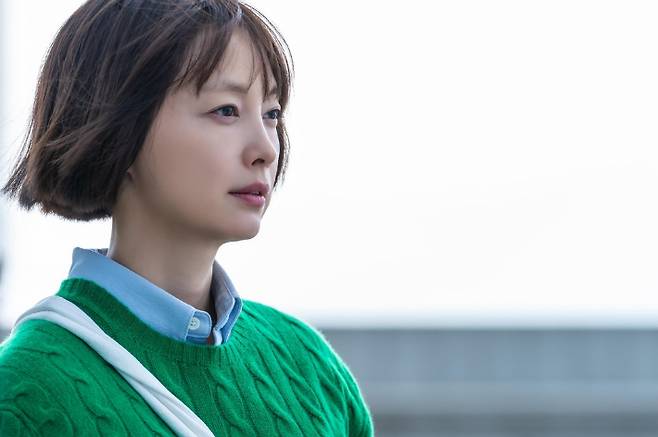 배우 이나영. 웨이브 제공