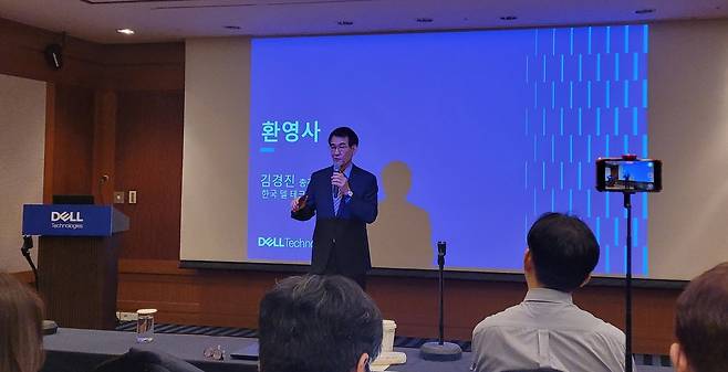 김경진 델 테크놀로지스 총괄 사장은 26일&nbsp;서울 삼성동 그랜드인터컨티넨탈 서울 파르나스 호텔에서 열린 기자간담회에서 “사용자가 AI 시대의 다양한 니즈에 맞춰 최적의 클라이언트 제품을 선택할 수 있도록 새로운 통합 브랜딩을 구축했다”고 밝혔다. 이진우 기자