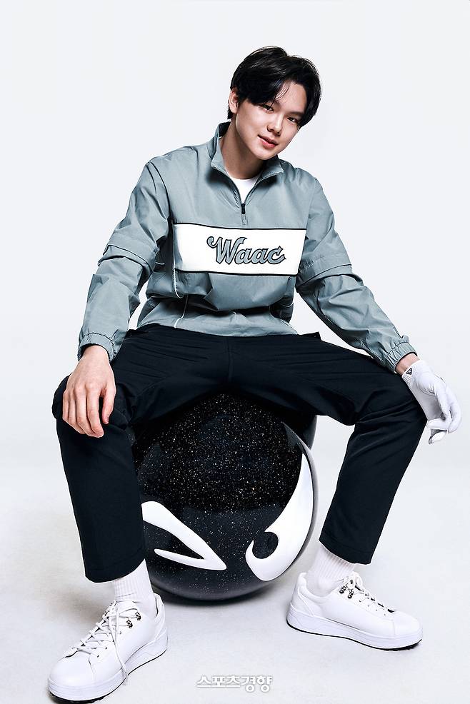 ‘WAAC(왁)’이 공개한 2025 S/S 컬렉션. 대학생 김동원씨