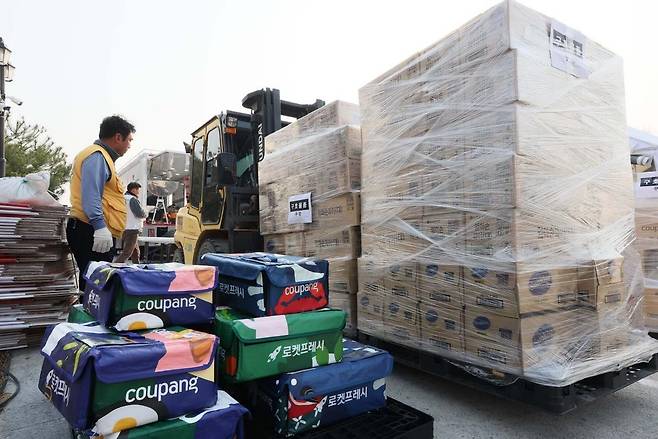 쿠팡, 산불 피해 지역에 구호 물품 3만5천개…생수·마스크 등 [쿠팡 제공. 재판매 및 DB금지]