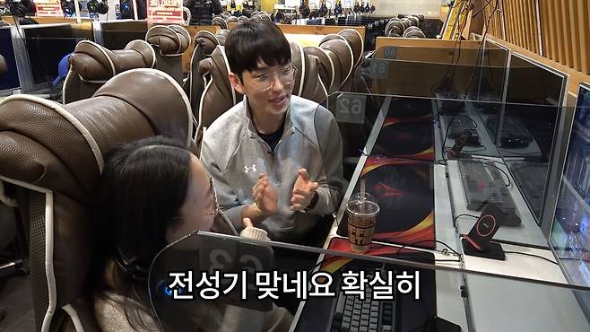 - 새벽 시간 PC방에서 던전앤파이터를 즐기는 유저에게 이벤트를 진행한 보겸