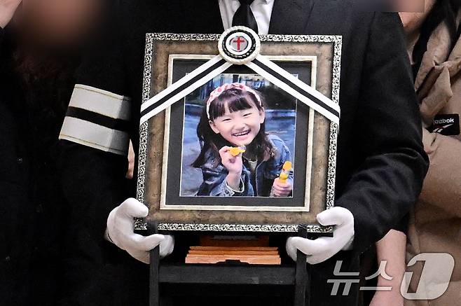 지난달 14일 오전 대전 서구 건양대병원 장례식장에서 김하늘양의 발인식이 엄수되고 있다. 2025.2.14/뉴스1 ⓒ News1 김기태 기자