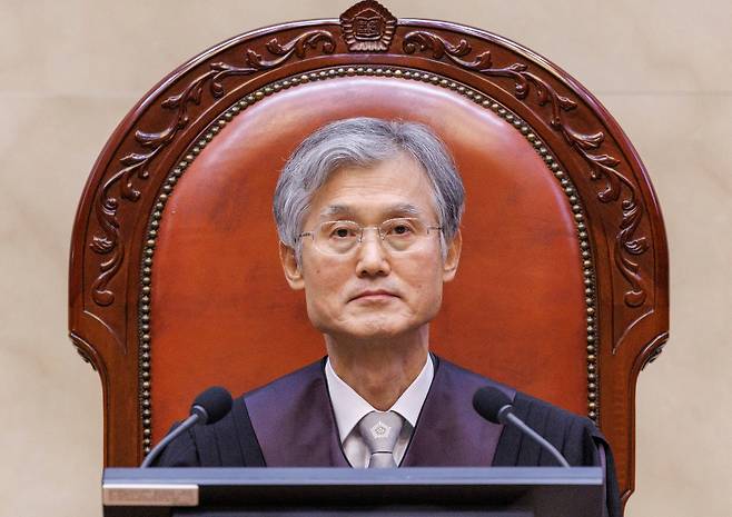 지난 20일 조희대 대법원장이 서울 서초구 대법원에서 열린 성폭력 범죄의 처벌에 관한 특례법 위법(강간 등 치상) 등에 대한 전원 합의체 선고에 입장해 대기하고 있다. /연합뉴스