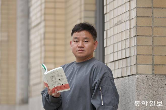 ‘불편한 편의점’의 김호연 작가. 박형기 기자 oneshot@donga.com
