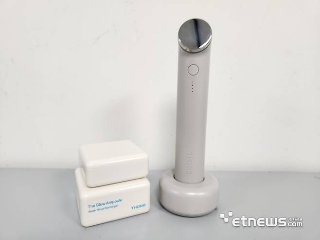 톰 더 글로우(오른쪽)와 더 글로우 앰플 (사진=김신영 기자)