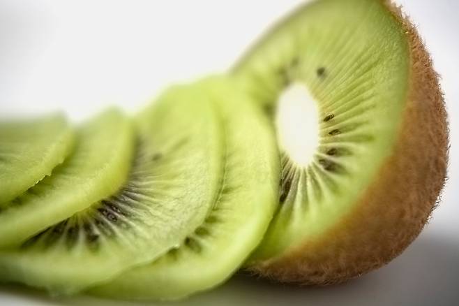 와인을 만들고 남은 키위 주박의 피부 미백 효과가 뛰어나다는 분석이 나왔다./사진=클립아트코리아