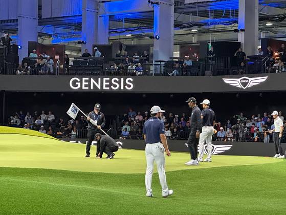 26일(한국시간) 애틀랜타와 뉴욕 팀 선수들이 TGL 최종 결승에서 경기하고 있다. 성호준 기자