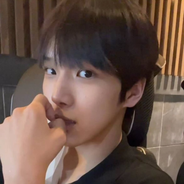 정민이 오랜만에 얼굴을 드러냈다. /권정빈 인스타그램