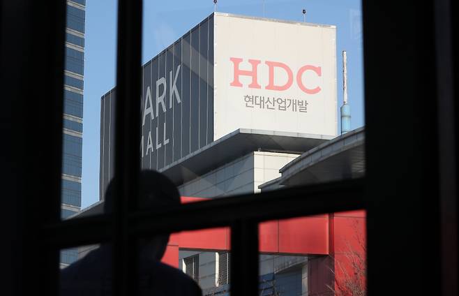 공정거래위원회는 최근 HDC그룹 지주사인 HDC가 부동산 개발 계열사 HDC아이파크몰을 부당 지원했다고 보고 제재 절차에 착수했다. ⓒ연합뉴스