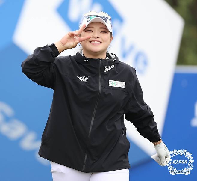 2024시즌 병가를 제출해 거의 1년을 통째로 건너 뛴 장하나가 4월 3일 부산 동래베네스트에서 시작하는 2025시즌 KLPGA 국내 개막전 두산건설We’ve 챔피언십을 통해 필드에 복귀한다. 사진은 지난해 두산건설We’ve 챔피언십에 나섰던 장하나. 사진제공 | KLPGA