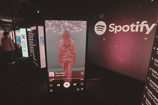 소비자가 스포티파이 유료 요금제로 전향할 가능성은 낮지 않다.[사진 | 연합뉴스]