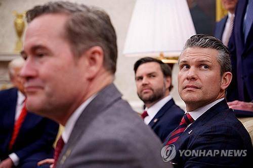 대(對)후티 공격 '민간 메신저 논의' 참여한 美 안보수뇌부 [AFP 연합뉴스 자료사진 재판매 및 DB금지] 왼쪽부터 마이크 왈츠 국가안보보좌관, JD밴스 부통령, 피트 헤그세스 국방장관