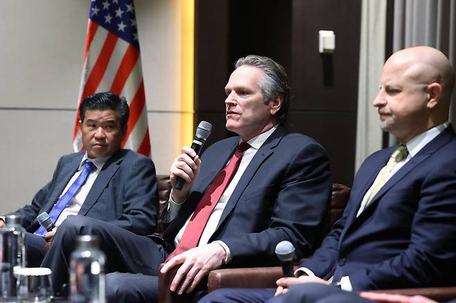 마이크 던리비 알래스카 주지사  [암참 제공. 재판매 및 DB 금지]