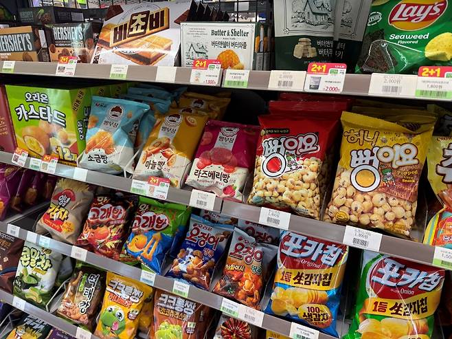 편의점 과자 매대./사진=윤서영 기자 sy@