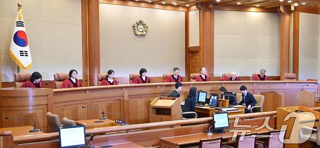 문형배 헌법재판소장 권한대행을 비롯한 헌법재판관들이 27일 서울 종로구 헌법재판소에서 열린 3월 헌법소원 심판 등 일반 사건 선고에 참석하고 있다. (공동취재) 2025.3.27/뉴스1 ⓒ News1 김성진 기자