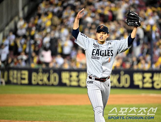 27일 잠실야구장에서 열린 한화와 LG의 경기, 5회말 2사 한화 문동주가 LG 박해민을 삼진 처리하며 이닝을 마친 후 포효하고 있다. 잠실=허상욱 기자wook@sportschosun.com/2025.03.27/