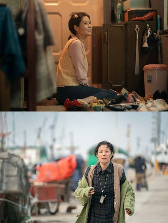 배우 염혜란(왼쪽)과 문소리가 넷플릭스 '폭싹 속았수다'를 통해 시청자들에게 여운을 안기고 있다. /넷플릭스