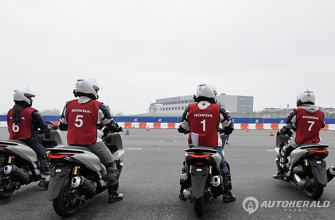 처음에는 불안했던 교육 참가자들은 시간이 지날수록 운전에 자신감이 붙는다. (오토헤럴드 김흥식 기자)