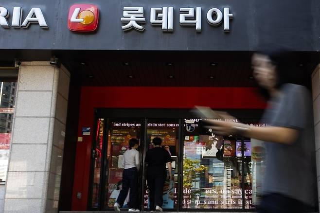 맥도날드 이어 롯데리아·노브랜드도 버거 가격 \'줄인상\'