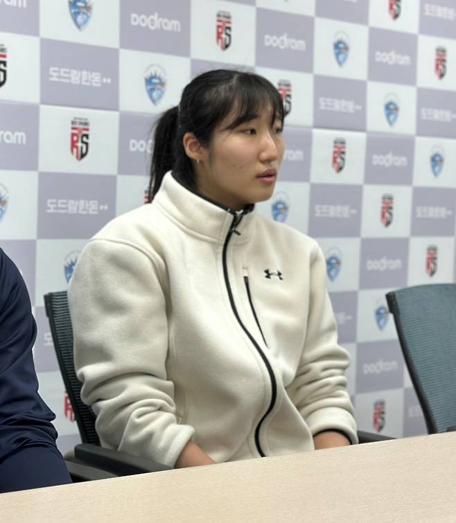 27일 정관장과의 플레이오프 2차전 승리 후 수훈 선수 인터뷰에 참석한 정지윤. 대전=이형석 기자