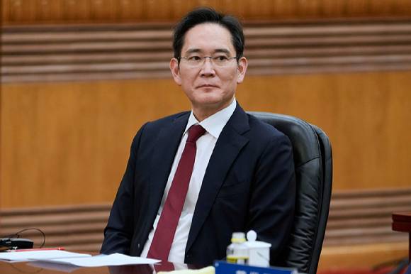 이재용 삼성전자 회장이 28일 베이징 인민대회장에서 시진핑 국가주석 주재로 열린 글로벌 기업인과 만남 회의에 참석해 있다. [사진=로이터-연합뉴스]