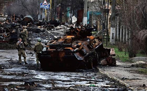러시아가 한때 한 지붕 아래서 함께 살던 우크라이나를 침공한 것에서 보듯이 대부분의 전쟁과 분쟁은 이웃 간에 벌어진다. AP=연합