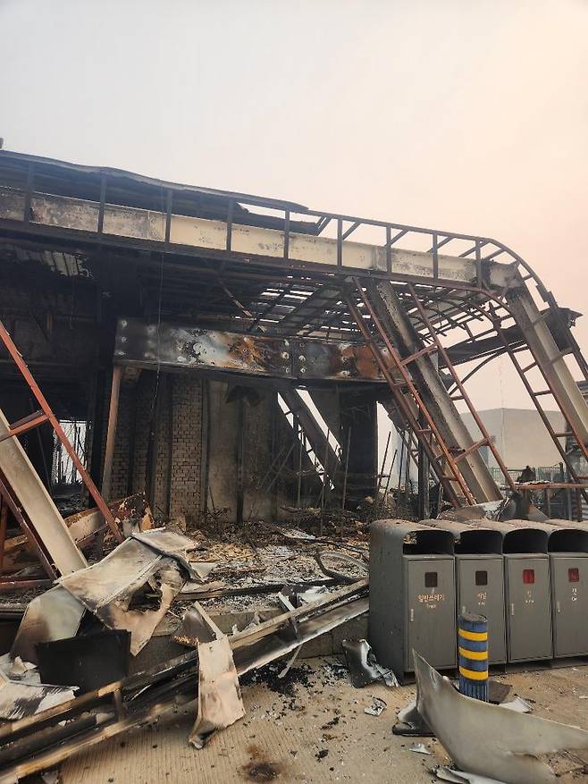 전소된 청송휴게소 내부 (사진=온라인 커뮤니티)