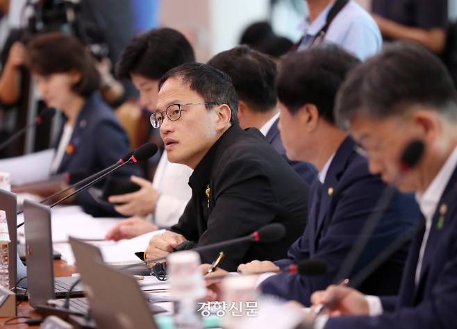 박주민 국회 보건복지위원장이 2024년 8월16일 오전 국회에서 열린 교육위원회와 보건복지위원회의 ‘의과대학 교육 점검 연석 청문회’에서 발언하고 있다. 박민규 선임기자