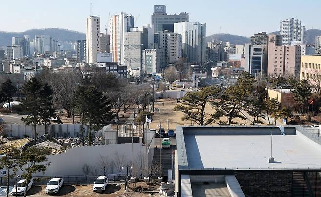 (서울=뉴스1) 오대일 기자 = 서울시가 은평구에 있는 서울혁신파크(옛 국립보건원) 부지 매각 공고를 시작하고 본격적인 매각 절차를 밟는다고 20일 밝혔다. 서울시는 이 터를 디지털미디어, 영상 등 창조산업 특화 거점인 ‘서울창조타운’으로 조성할 계획이다. 사진은 지난 2월 20일 오후 서울 은평구 혁신파크 부지 모습. 2025.2.20/뉴스1 Copyright (C) 뉴스1. All rights reserved. 무단 전재 및 재배포, AI학습 이용 금지. /사진=(서울=뉴스1) 오대일 기자