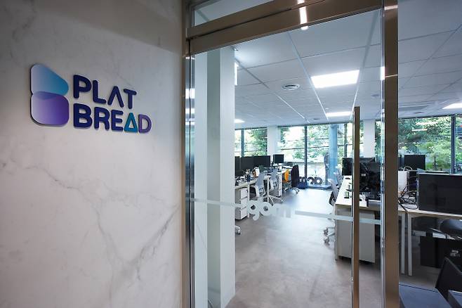 곰앤컴퍼니는 자회사 '플랫브레드'를 통한 옥외광고 공유 플랫폼을 운영하고 있다. 사진은 곰앤컴퍼니가 영상 공유 생태계를 확장하기 위해 설립한 '플랫브레드' 사옥 모습. /사진=곰앤컴퍼니 제공